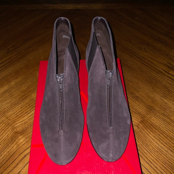 NEW-OUT OF THE BOX —Brown suede ankle boots. - Picture 2 of 8